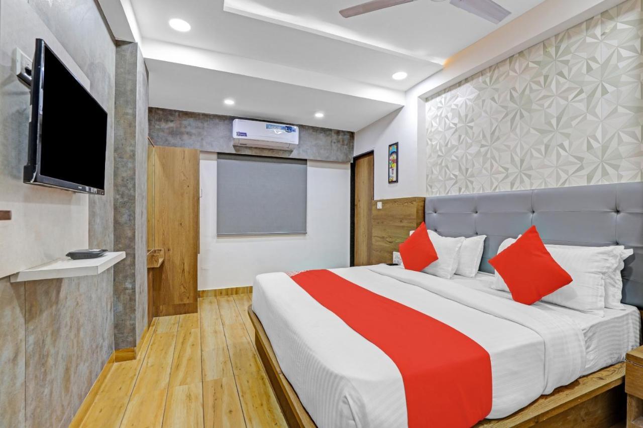 Hotel O R S Palace Ahmedabad Exterior foto